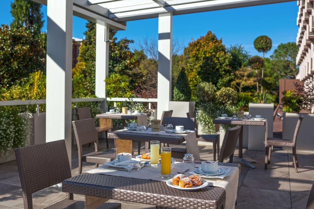 Bristol Buja Hotel 5*
