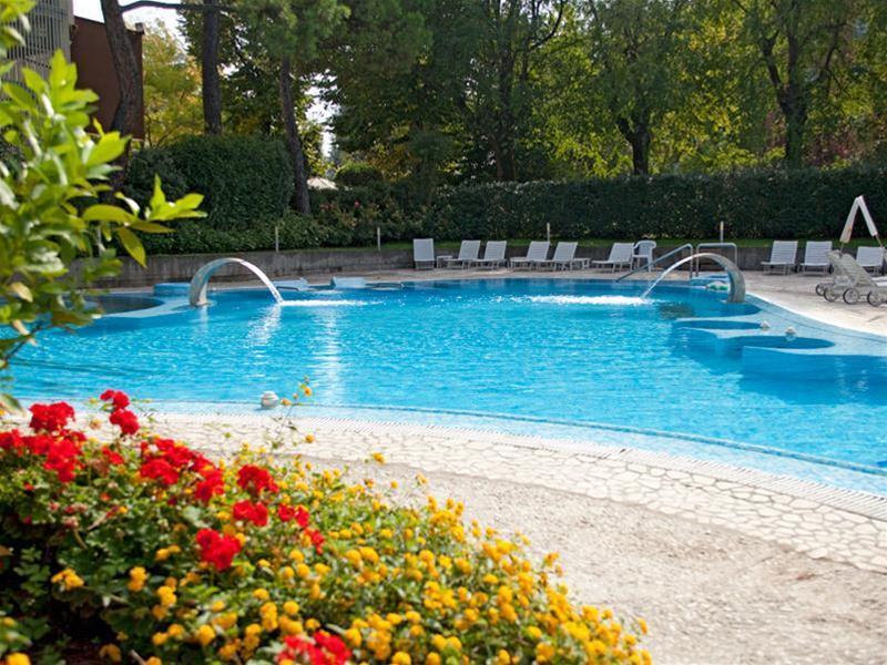 Bristol Buja Hotel